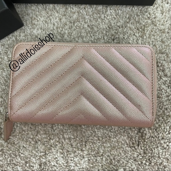CHANEL MEDIUM ZIP WALLET - Picture 2 of 13
